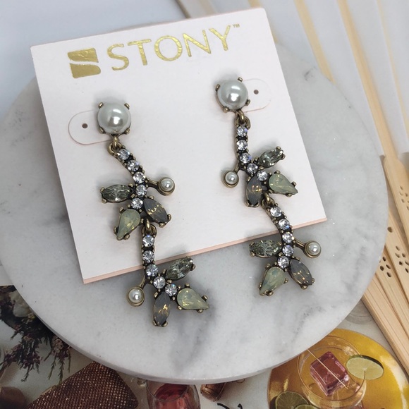 Gorgeous Rhinestone Cascading Earrings - Picture 9 of 17